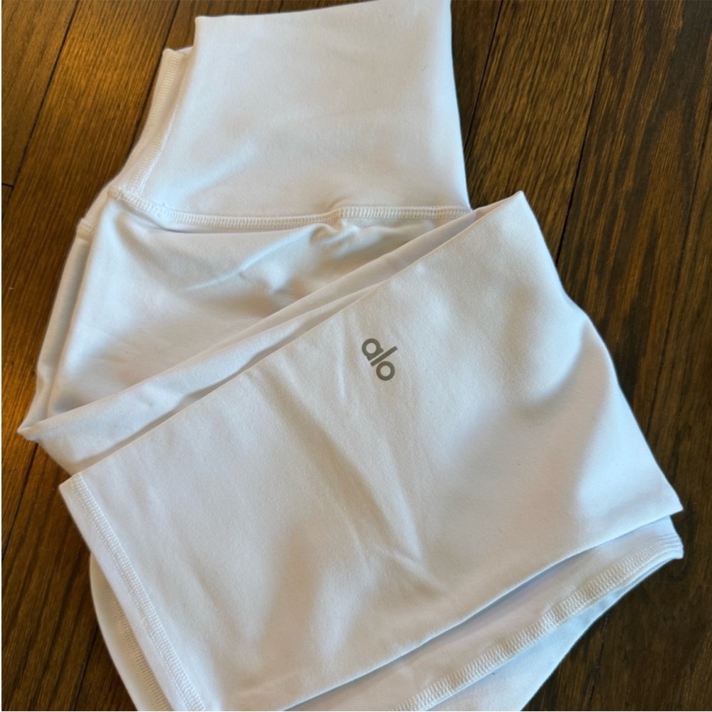 ALO Yoga Crisp White High-Waist Leggings - Picture 2 of 7